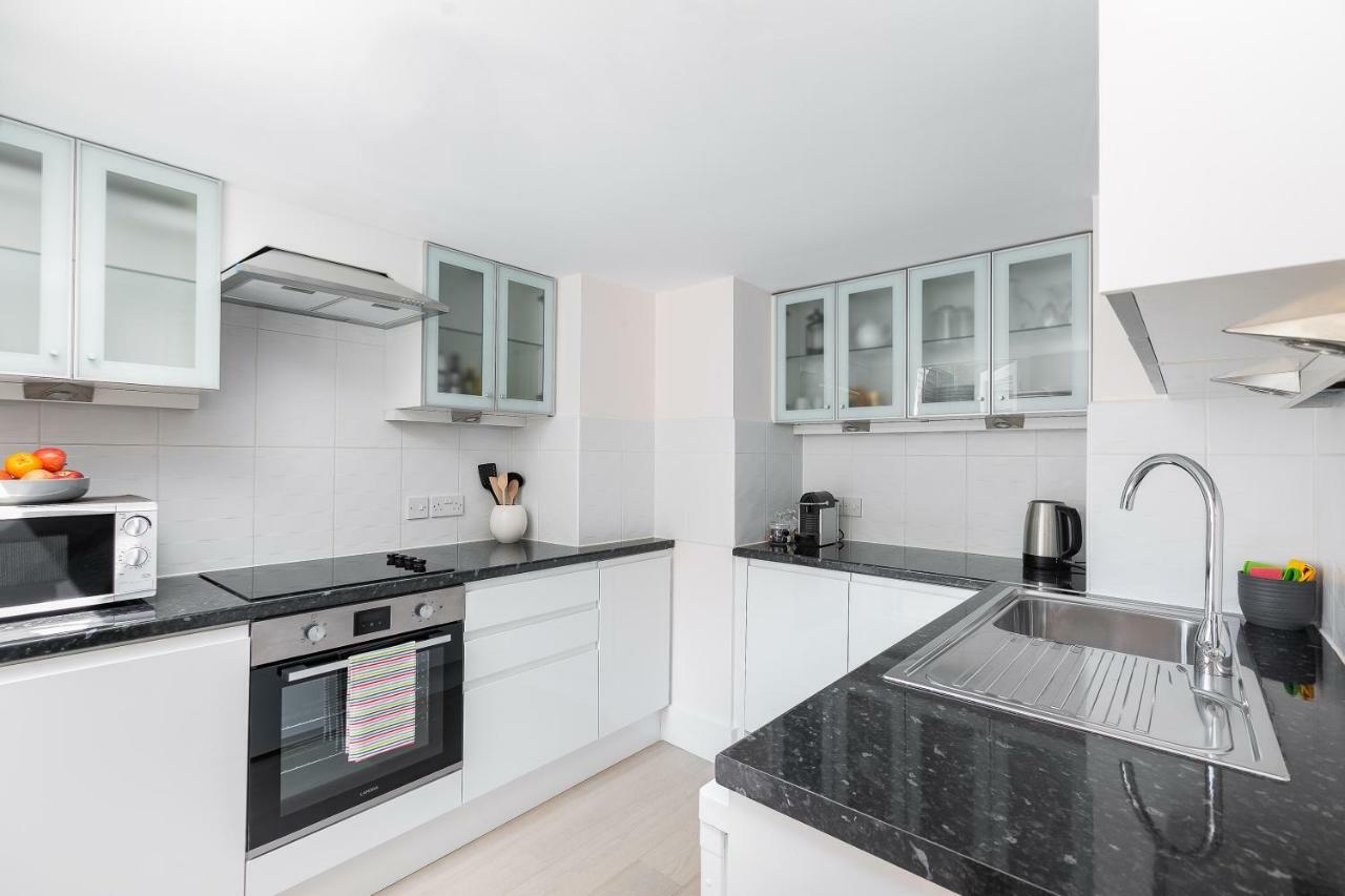 Apartment With Private Patio, And Park Across The Road (Adults Only) London Eksteriør billede
