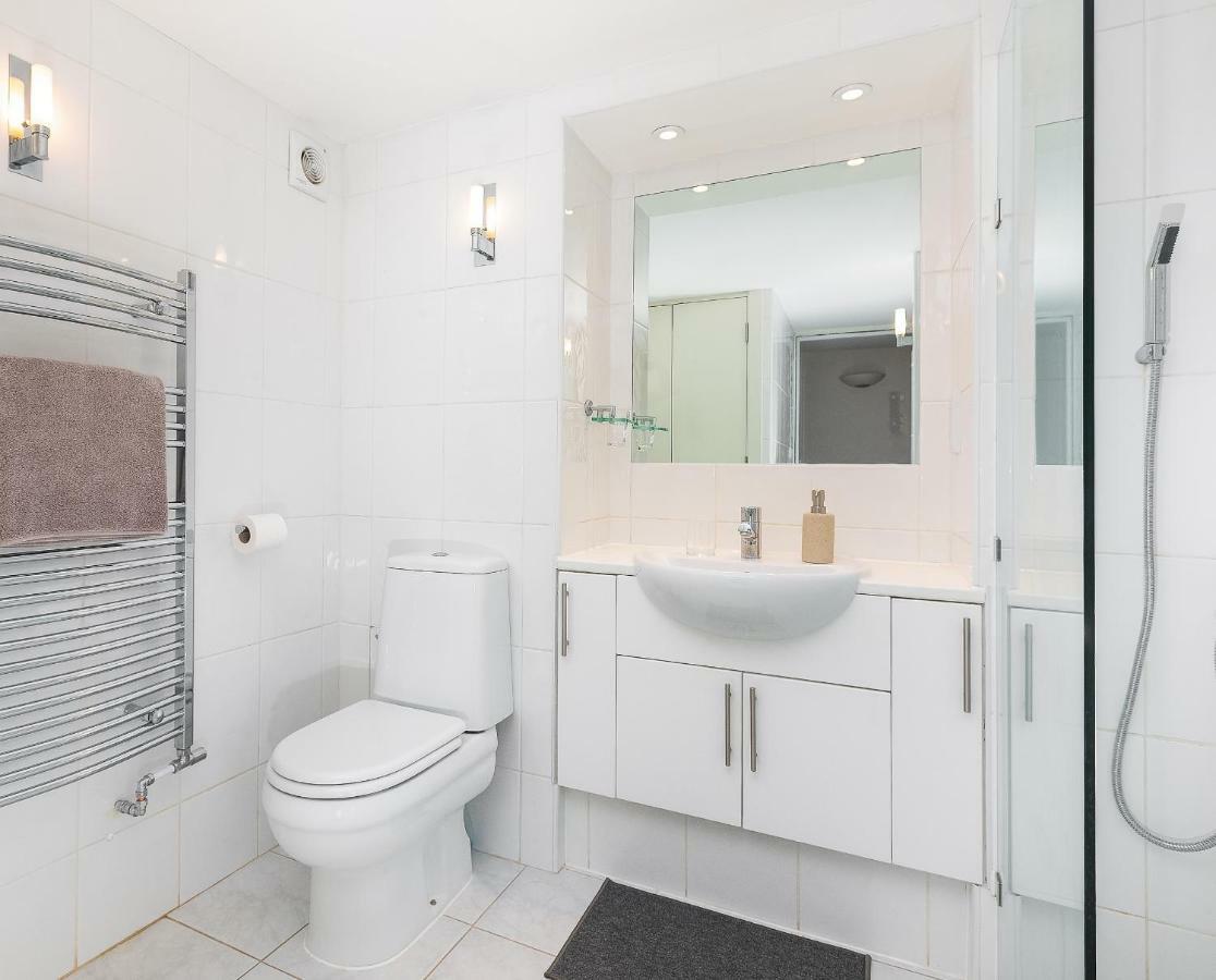 Apartment With Private Patio, And Park Across The Road (Adults Only) London Eksteriør billede